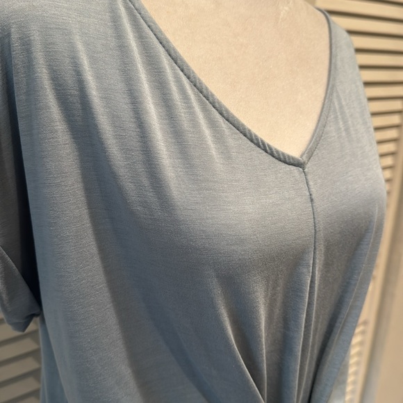 Alya V-Neck Top - Picture 2 of 7